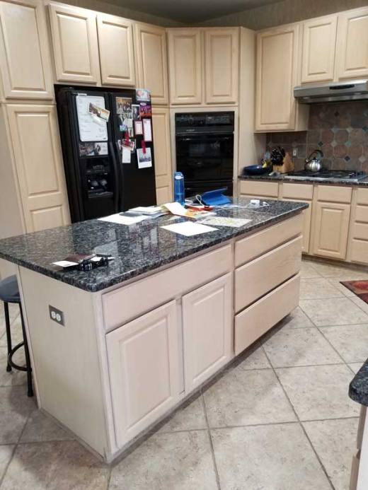Cabinet Refacing gallery image 17 - 017 refaced cabinets 10 2018 before