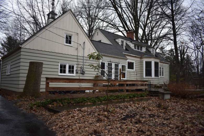 Vinyl Siding gallery image 3 - 003 01 siding cleveland heights beforer photo 02